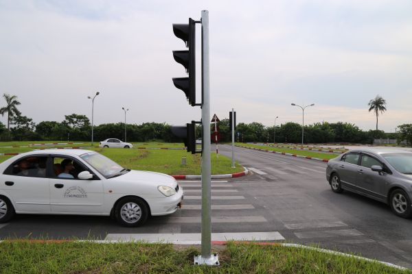 EMC THI CÔNG ĐÈN TÍN HIỆU GIAO THÔNG TẠI SÂN SÁT HẠCH CỦA TRUNG TÂM THÁI VIỆT