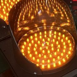 Đèn chớp vàng năng lượng mặt trời – Sự lựa chọn hoàn hảo cho giao thông an toàn.