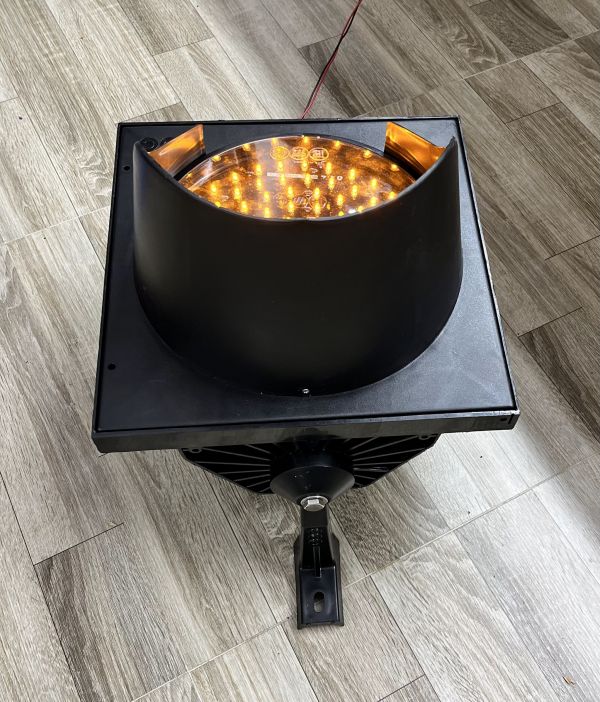 Đèn chớp vàng D300 năng lượng mặt trời.  Báo giá đèn chớp vàng D300 – Giá tốt nhất năm 2024